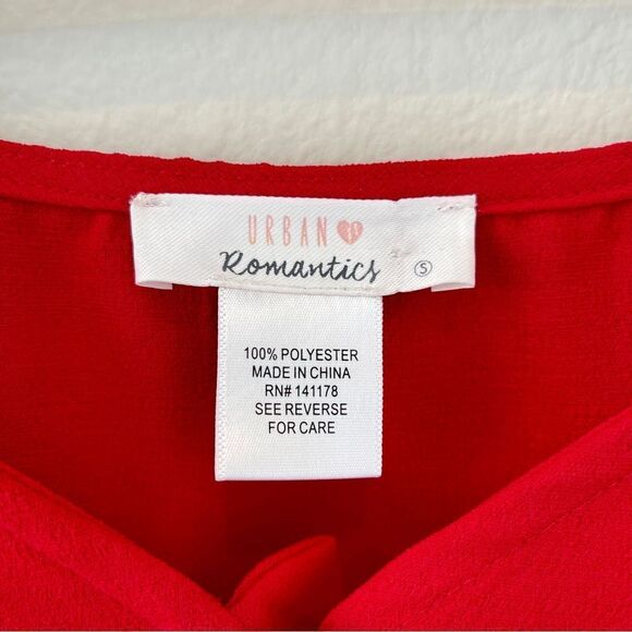 URBAN ROMANTICS RED BUTTON UP SHORT SLEEVE BLOUSE SIZE SMALL NWOT - Picture 4 of 6